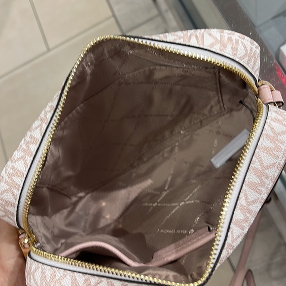 Michael Kors Jet Set Item Large East West Zip Chain Crossbody Optic White/Rsgld - Picture 7 of 16